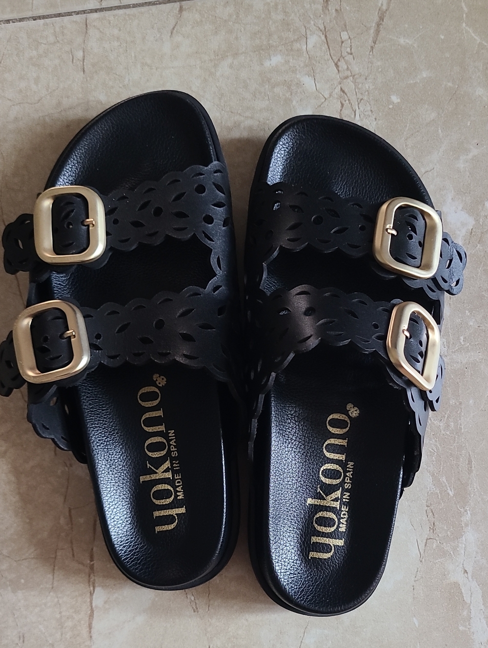 Yokono black leather sandals